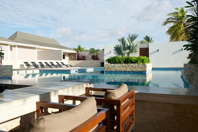 Imagen de la piscina del Hotel Trupial and Casino. Foto 14