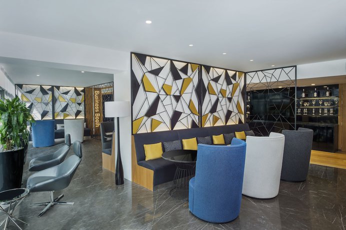 Imagen del bar/restaurante del Hotel Tryp By Wyndham Dubai. Foto 2