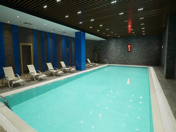 Imagen de la piscina del Hotel Tryp By Wyndham Istanbul Basın Ekspres. Foto 21