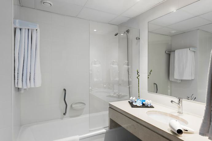 Imagen de la habitación del Hotel Tryp By Wyndham Lisboa Caparica Mar. Foto 9