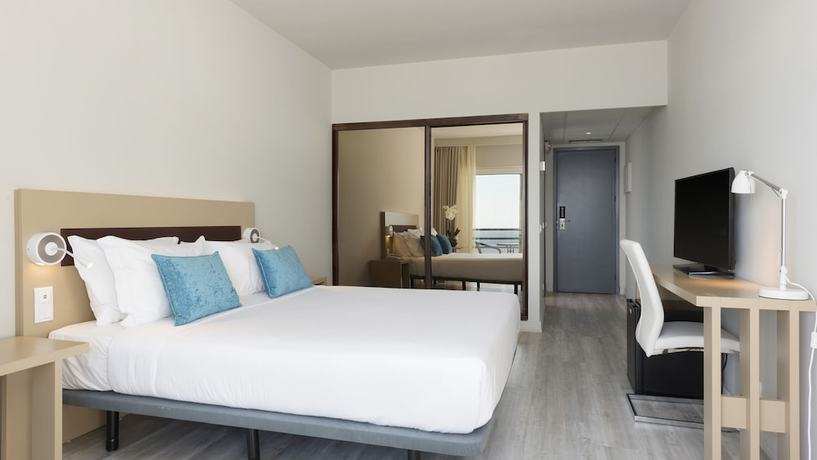 Imagen de la habitación del Hotel Tryp By Wyndham Lisboa Caparica Mar. Foto 12