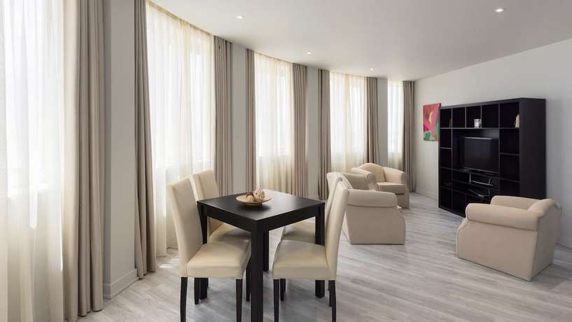 Imagen de la habitación del Hotel Tryp By Wyndham Lisboa Caparica Mar. Foto 16