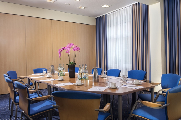 Imagen de los interiores del Hotel Tryp By Wyndham Lübeck Aquamarin. Foto 11