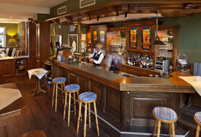 Imagen del bar/restaurante del Hotel Tryp By Wyndham Lübeck Aquamarin. Foto 2