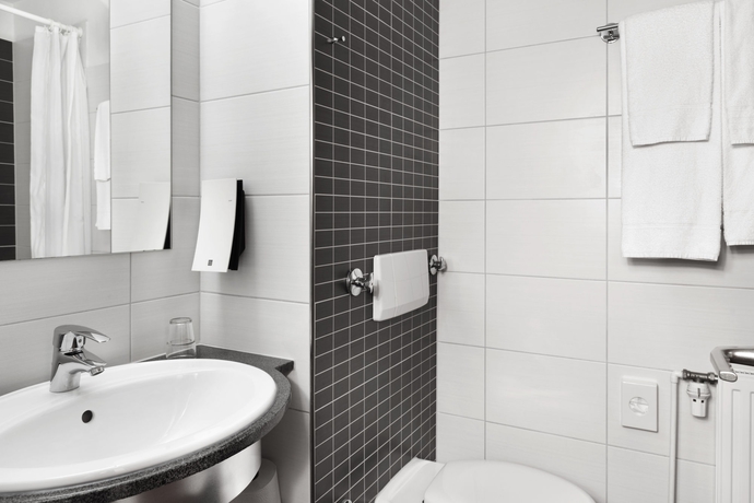 Imagen de la habitación del Hotel Tryp By Wyndham Lübeck Aquamarin. Foto 9