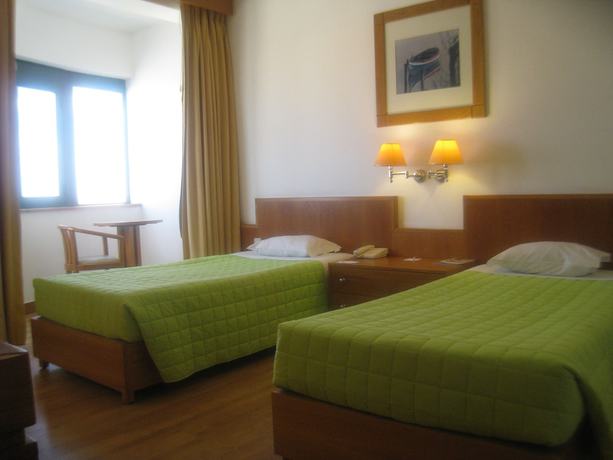 Imagen de la habitación del Hotel Tryp By Wyndham Montijo Parque. Foto 5