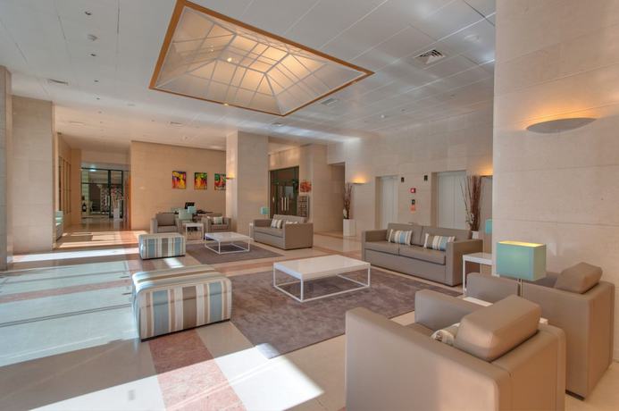 Imagen de los interiores del Hotel Tryp By Wyndham Montijo Parque. Foto 16