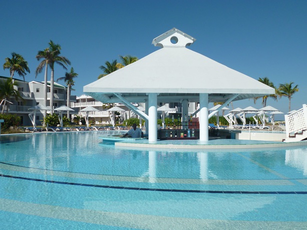 Imagen de la piscina del Hotel Tryp Cayo Coco. Foto 7