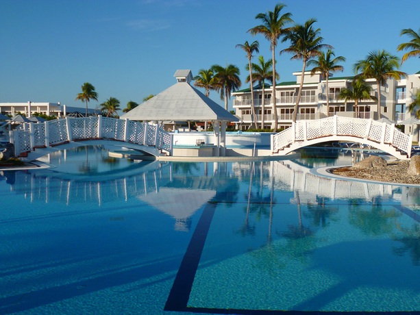 Imagen de la piscina del Hotel Tryp Cayo Coco. Foto 8