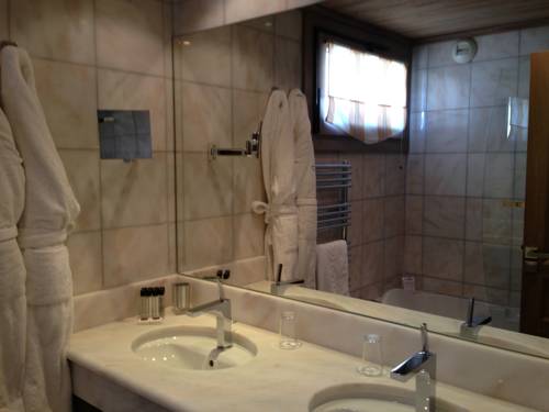 Imagen de la habitación del Hotel Tsanteleina. Foto 11