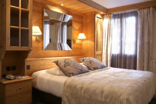 Imagen de la habitación del Hotel Tsanteleina. Foto 15