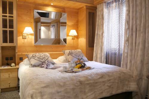 Imagen de la habitación del Hotel Tsanteleina. Foto 16