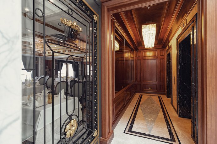 Imagen de los interiores del Hotel Tsar Palace Luxury Hotel and SPA. Foto 19