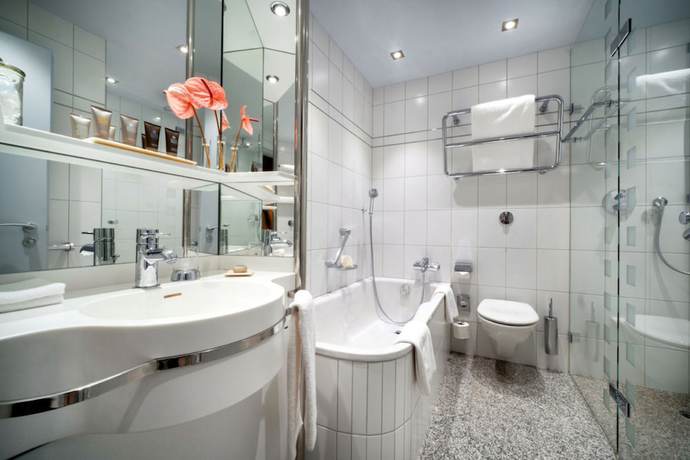 Imagen de la habitación del Hotel Tschuggen Grand Hotel. Foto 16