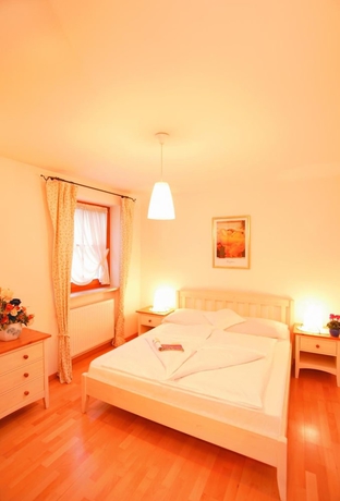 Imagen de la habitación del Hotel Tschurtschenthaler. Foto 2