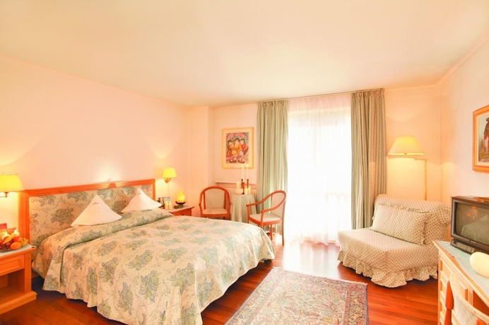 Imagen de la habitación del Hotel Tschurtschenthaler. Foto 3