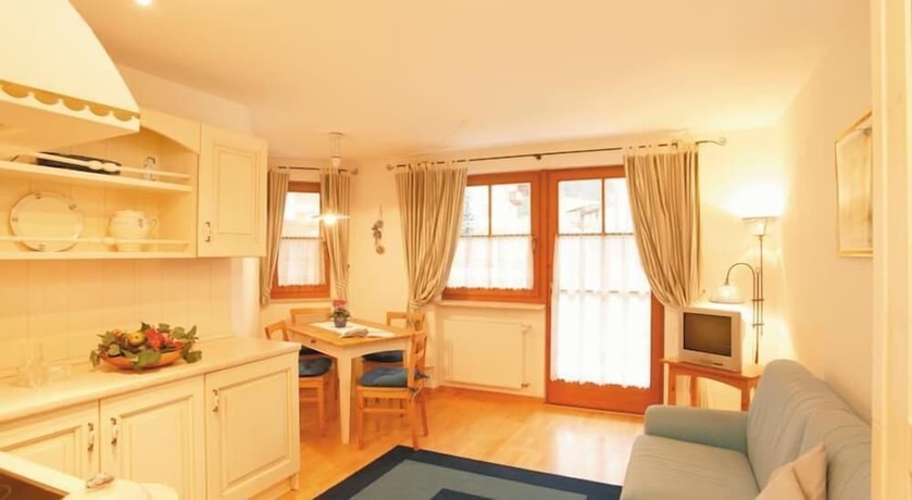 Imagen de la habitación del Hotel Tschurtschenthaler. Foto 4