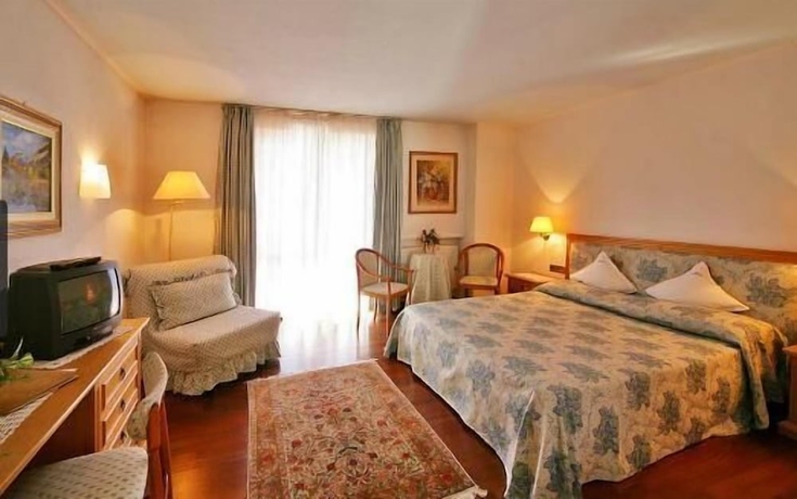 Imagen de la habitación del Hotel Tschurtschenthaler. Foto 5