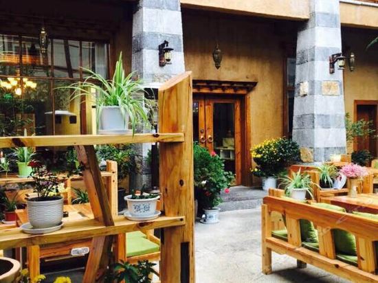 Imagen de los exteriores del Hotel Tseten Wangmo Resort. Foto 12