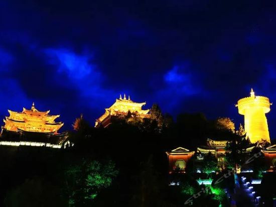 Imagen de los exteriores del Hotel Tseten Wangmo Resort. Foto 15