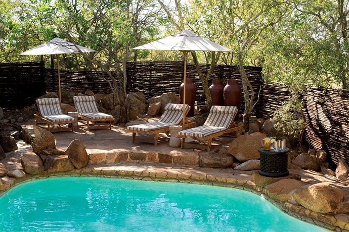 Imagen de la piscina del Hotel Tshukudu Bush Lodge. Foto 14