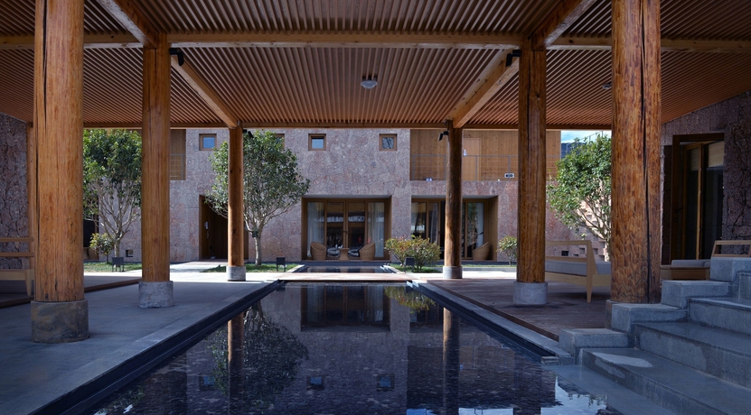 Imagen de la piscina del Hotel Tsingpu Lijiang Baisha Retreat. Foto 17