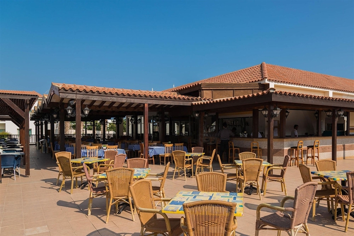 Imagen del bar/restaurante del Hotel Tsokkos Paradise Village. Foto 4