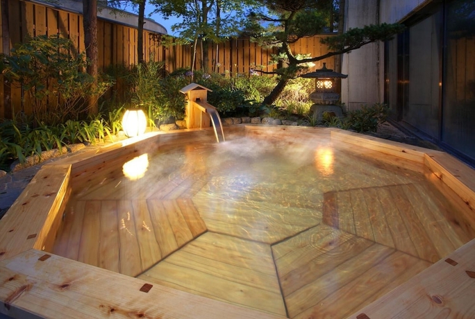 Imagen de la piscina del Hotel Tsukagoshiyashichibee. Foto 16