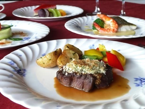 Imagen del bar/restaurante del Hotel Tsumagoi Prince Hotel. Foto 9