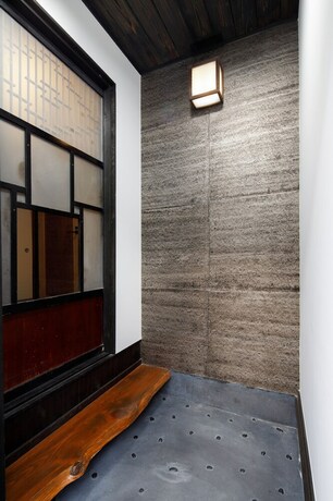 Imagen de los interiores del Hotel Tsumugi Shichijokagiyacho. Foto 37