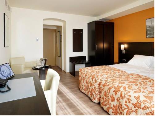 Imagen de la habitación del Hotel Tts. Foto 11