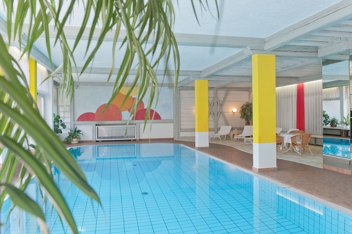 Imagen de la piscina del Hotel Tubris. Foto 16