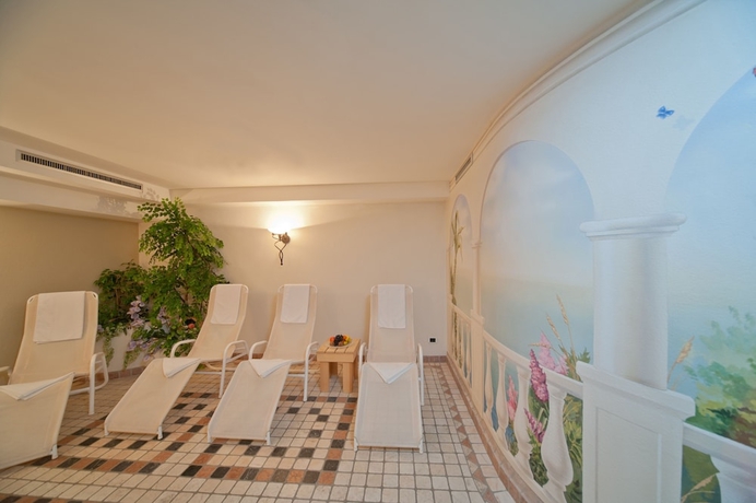 Imagen de la piscina del Hotel Tubris. Foto 18