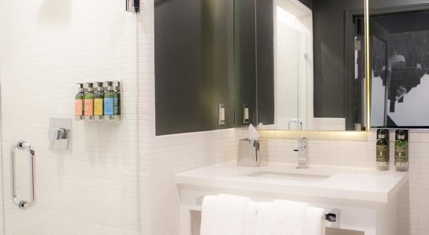 Imagen de la habitación del Hotel Tuck. Foto 13