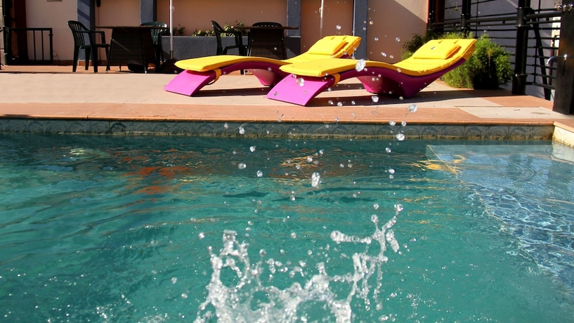 Imagen de la piscina del Hotel Tucum&aacute;n Center. Foto 17