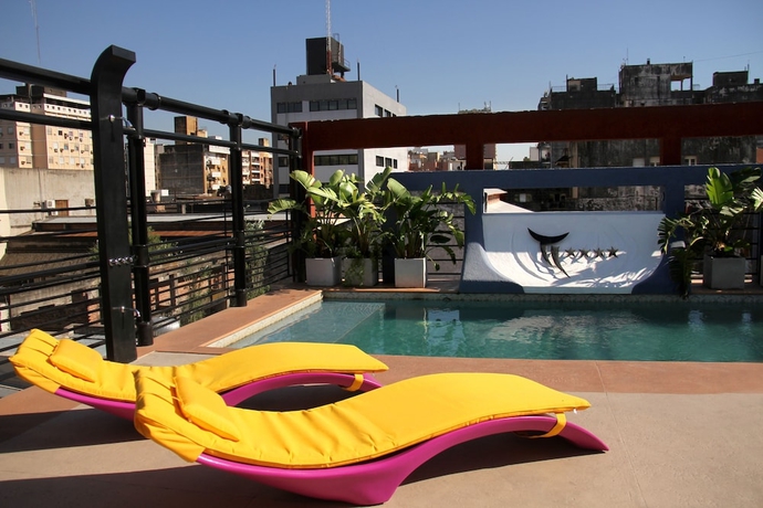 Imagen de la piscina del Hotel Tucum&aacute;n Center. Foto 19