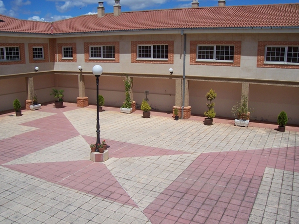 Imagen de los exteriores del Hotel Tudanca Benavente. Foto 9