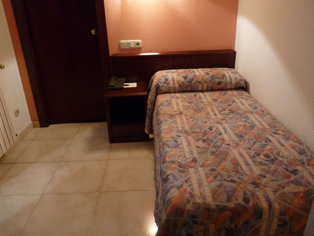 Imagen de la habitación del Hotel Tudel. Foto 11