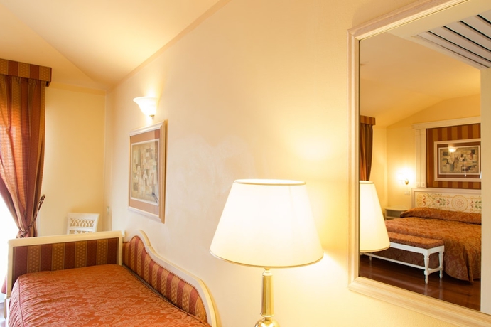 Imagen de la habitación del Hotel Tuder. Foto 4