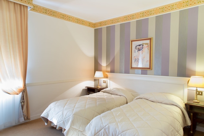 Imagen de la habitación del Hotel Tuder. Foto 17