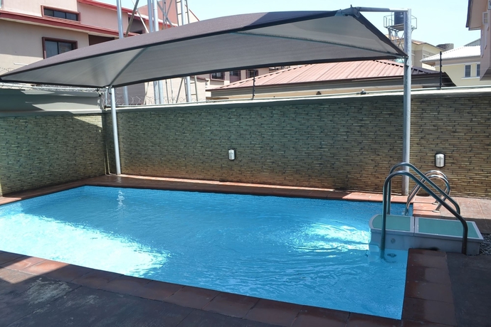 Imagen de la piscina del Hotel Tudor House. Foto 16