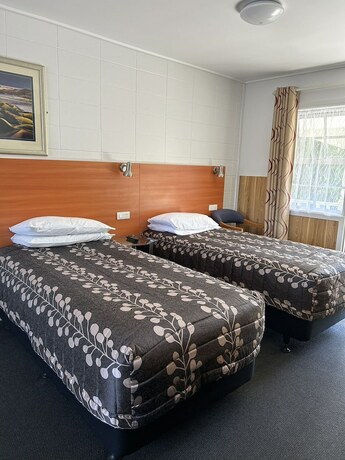 Imagen de la habitación del Hotel Tudor Motor Lodge. Foto 19