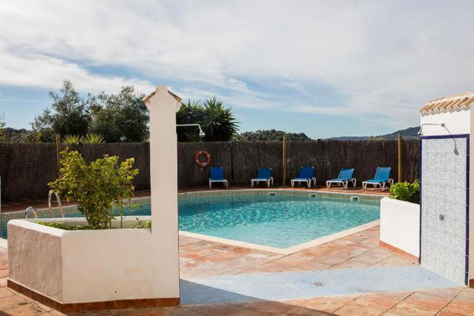 Imagen de la piscina del Hotel Tugasa Las Truchas. Foto 27