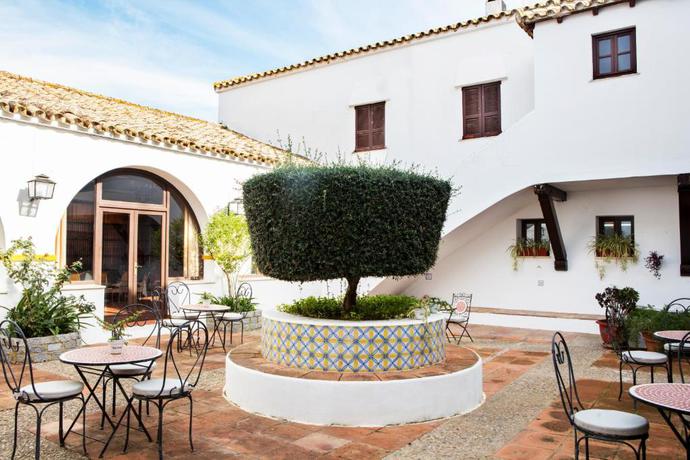 Imagen de los exteriores del Hotel Tugasa Las Truchas. Foto 19