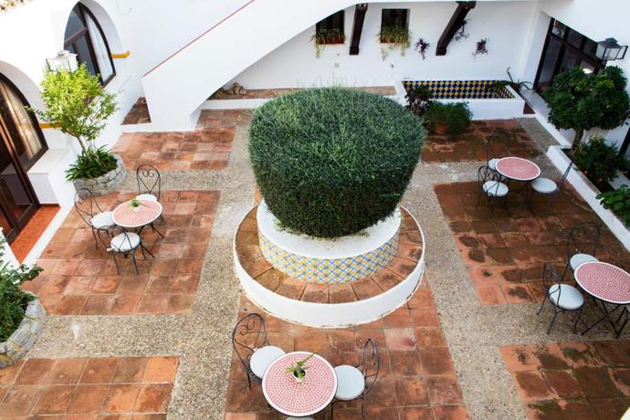 Imagen de los exteriores del Hotel Tugasa Las Truchas. Foto 20