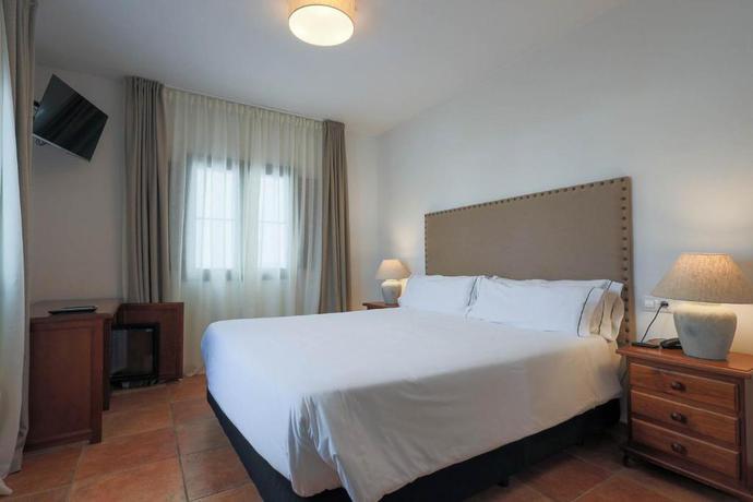 Imagen de la habitación del Hotel Tugasa Sierra Y Cal. Foto 11