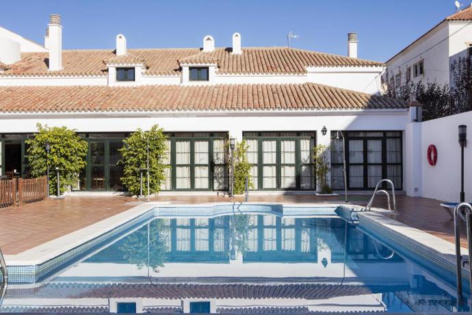 Imagen de la piscina del Hotel Tugasa Sierra Y Cal. Foto 17