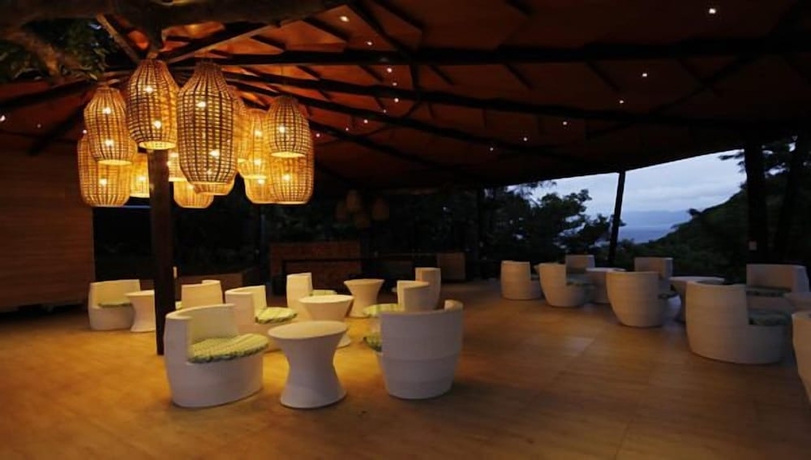 Imagen de los interiores del Hotel Tugawe Cove Resort. Foto 19