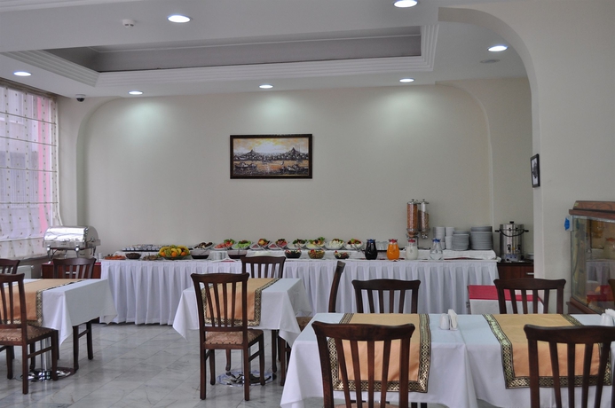 Imagen del bar/restaurante del Hotel Tugra. Foto 2