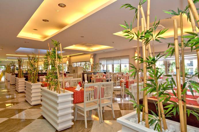 Imagen del bar/restaurante del Hotel Tui Blue Tropical. Foto 3